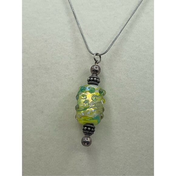 Glowing summer swirls pendant and chain - Picture 1 of 7